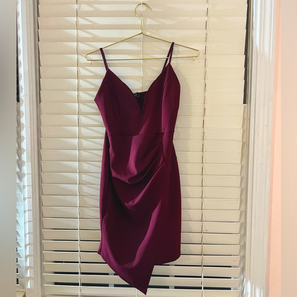 Maroon Windsor dress WITH tag, never worn before size  Medium.
